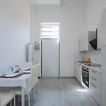 I Host - Neera 22 דירה